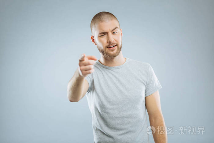 有魅力的男人指着你