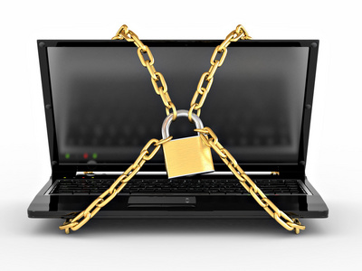 带链和锁的笔记本电脑。