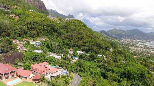 马希山脉与海岸线鸟瞰