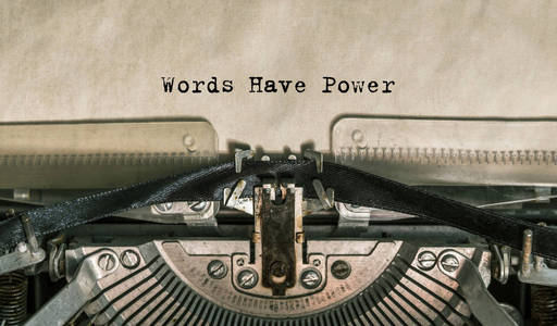 词在老式打字机上有力量词。特写