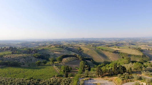 意大利黄昏美丽的托斯卡纳乡村鸟瞰图