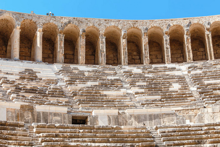 位于安塔利亚附近的 Aspendos 古罗马圆形剧场。在土耳其旅游的历史和文化目的地概念