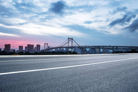 与市悬索桥空路