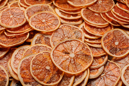 大量新鲜可口的柑橘片