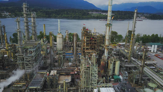 加拿大不列颠哥伦比亚省温哥华炼油厂鸟瞰图照片