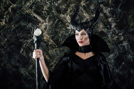 女巫婆摄影图-女巫婆图片大全-女巫婆照片-摄图新视界