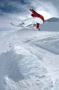 跳自由式滑雪板