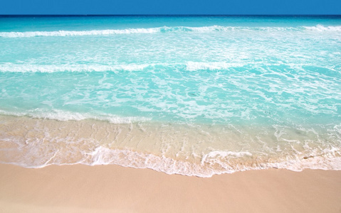 加勒比海绿松石海滩完美的海上晴天