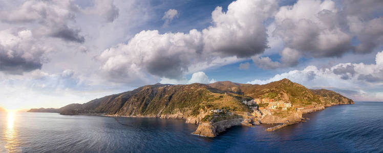 日落 Manarola 精彩全景鸟瞰图, 五土地