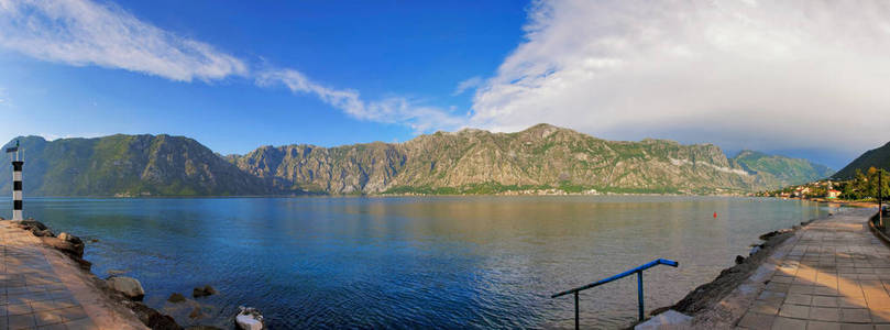 美丽的小山和海景