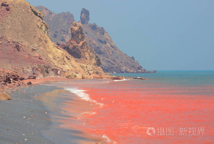 霍尔木兹海峡的红海水
