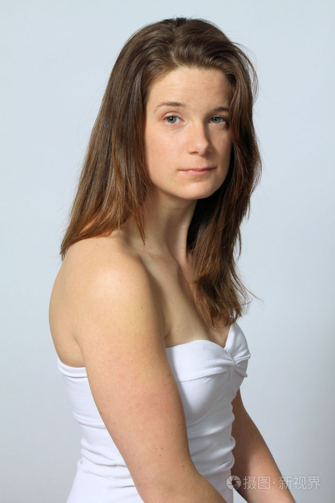有魅力的年轻成年女子