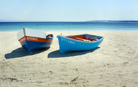 南非僻静海滩上的船只