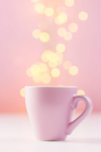 粉色咖啡杯配灯散