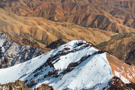 从北非高山 Toubkal 的瞭望