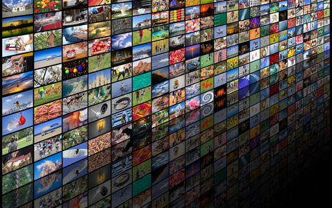 电视屏幕的大墙多媒体的视频和图像上