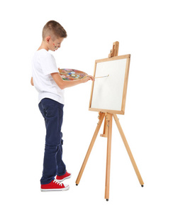逗人喜爱的小男孩绘画图片在帆布反对白色背景