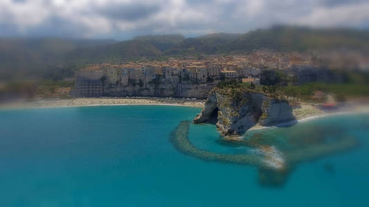 Tropea 海岸和海滩全景鸟瞰图, 卡拉布里亚意大利