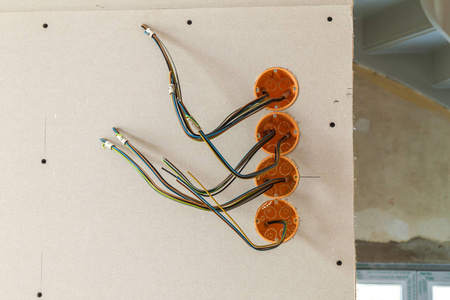新的电气安装，套接字塑料盒和电气