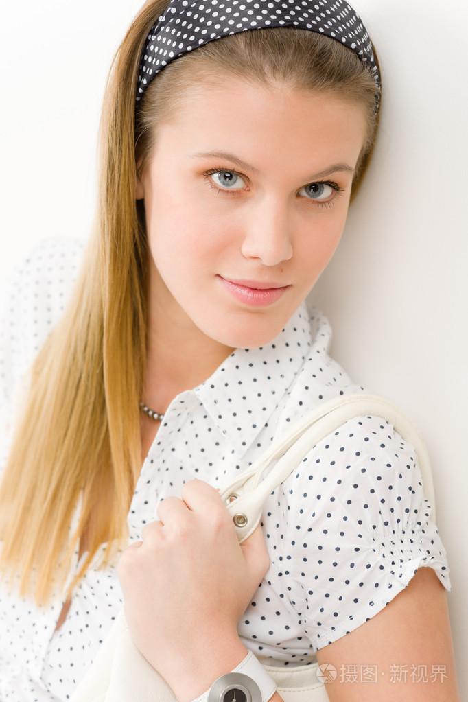 时装模特儿穿夏季服装