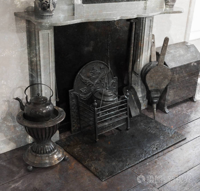 古老的荷兰房子的老式壁炉