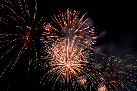 烟花爆竹在黑暗的天空在晚上庆祝新年, 计数 d