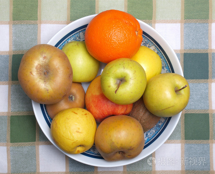 成果( fruit的名词复数 ) 水果 果实 (大地的)产物