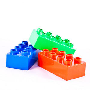 儿童游戏用的积木 building block的名词复数  砌块