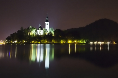 斯洛文尼亚流血湖夜景图片