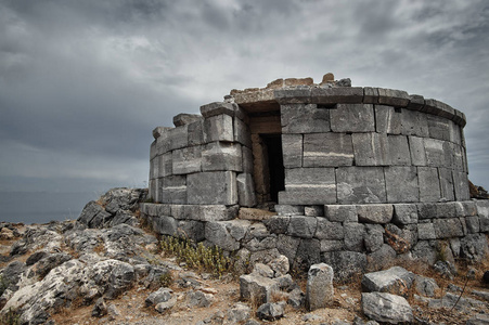 Kleobulus 在希腊罗得斯岛上的石头墓
