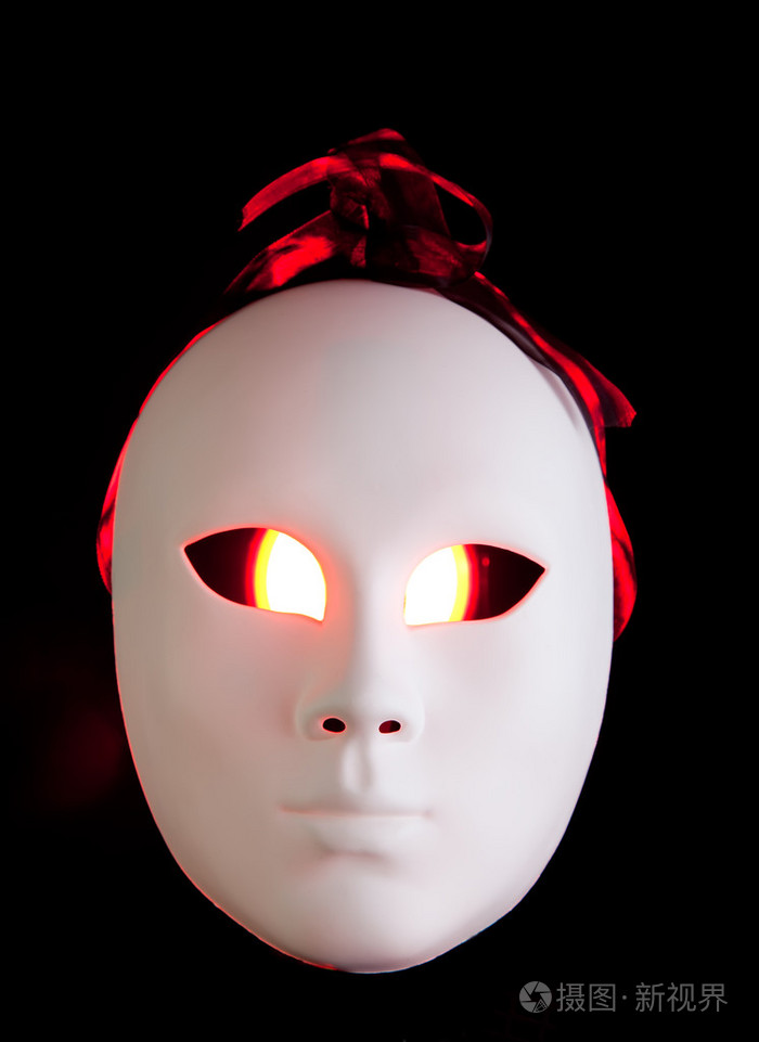 可怕的白色面具红眼睛