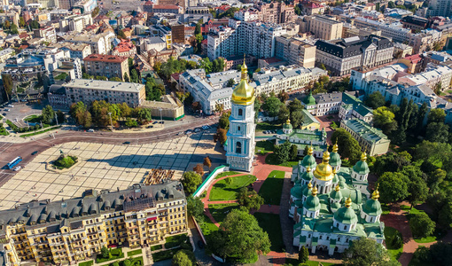 圣索菲娅大教堂和基辅市天际线从乌克兰首都基辅市容空中顶视图