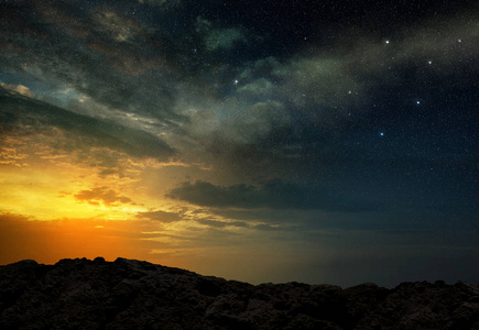 黎明之光图片-黎明之光素材-黎明之光插画-摄图新视界