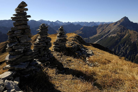 小石塔在高山全景前面, Namlos, Lechtal, Reutte, 蒂罗尔, 奥地利, 欧洲