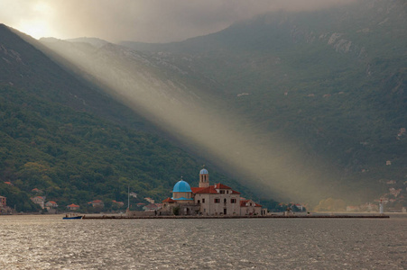 最后一缕夕阳。我们的岩石夫人岛。Perast, 黑山