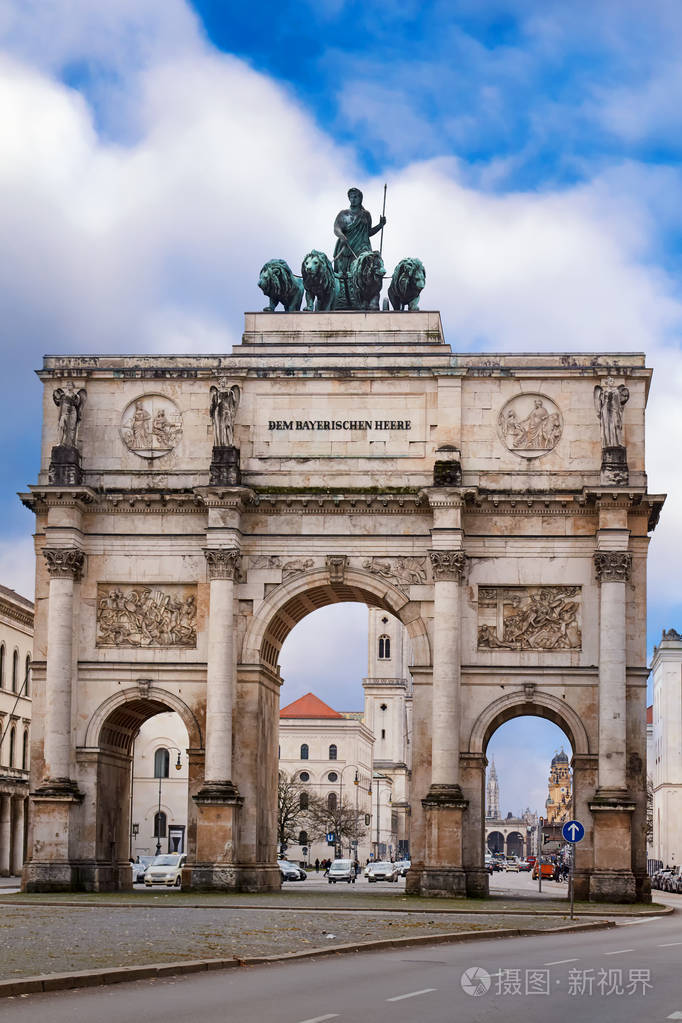 胜利门 (siegestor) 在慕尼黑, 凯旋拱门与巴伐利亚的雕像