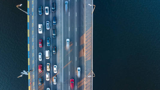 从以上城市交通的角度看桥梁道路车辆交通拥堵