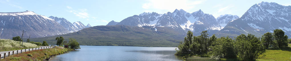 Lyngen 阿尔卑斯, 挪威, 山脉和峡湾