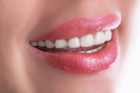 微笑嘴壁纸图片