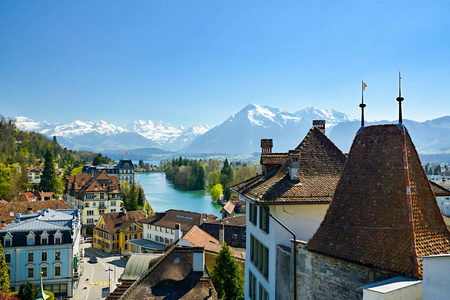 图恩市和伯尔尼阿尔卑斯山，瑞士美景