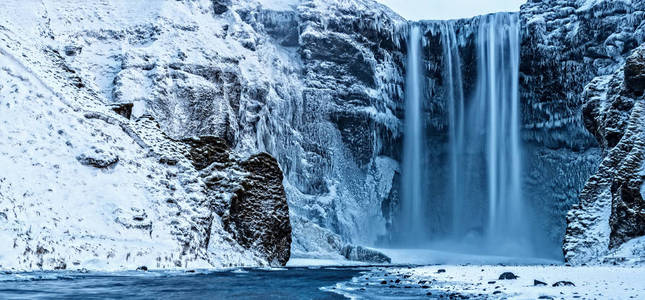 美丽的 Skogafoss 瀑布在冬季全景照片, Icel