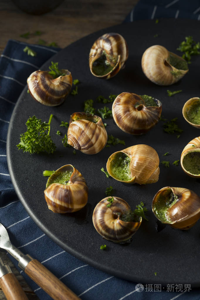 华丽的法式热蜗牛开胃菜