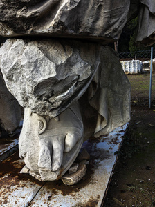 克拉罗斯古城与雕塑