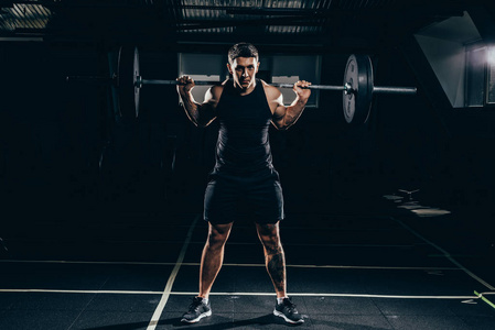 肌肉男举杠铃图片