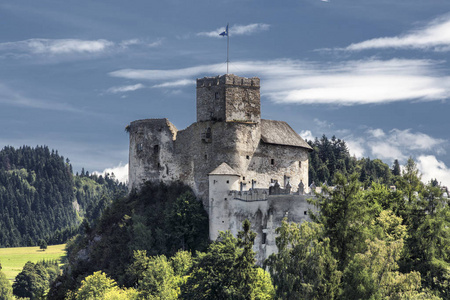 Dunajec 城堡是一个中世纪的堡垒位于右岸的 Czorsztyn 水库在 NiedzicaZamek, 波兰的村庄