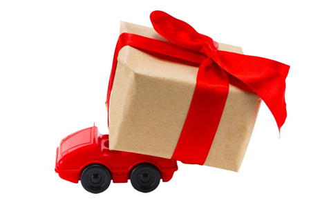 红色玩具车送礼物盒在白色背景
