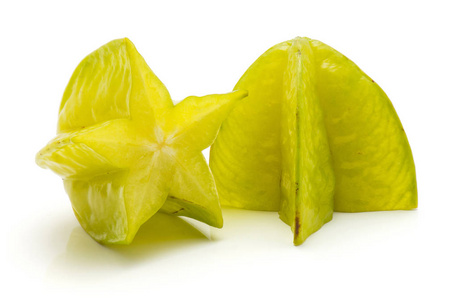 杨桃切成两半隔离在白色背景二减半照片