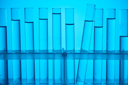 蓝色化学分析用玻璃管照片