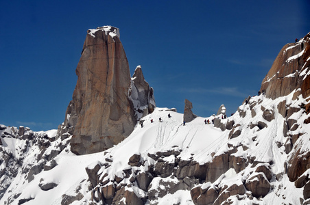 在阿尔卑斯山徒步旅行