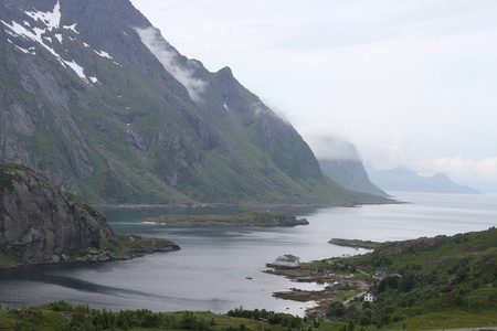 罗弗敦半岛, 挪威, 山脉, 湖泊和峡湾